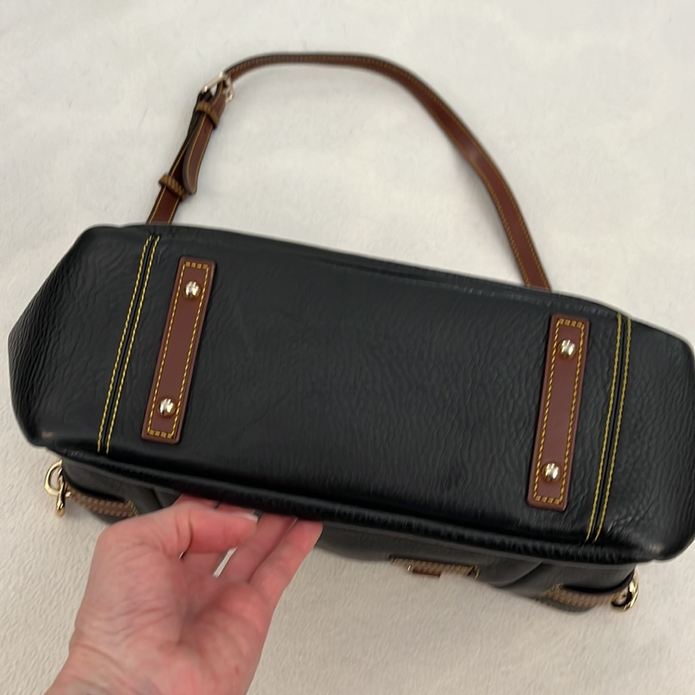 Dooney and Bourke Black Rich pebble leather crossbody bag - Picture 3 of 9